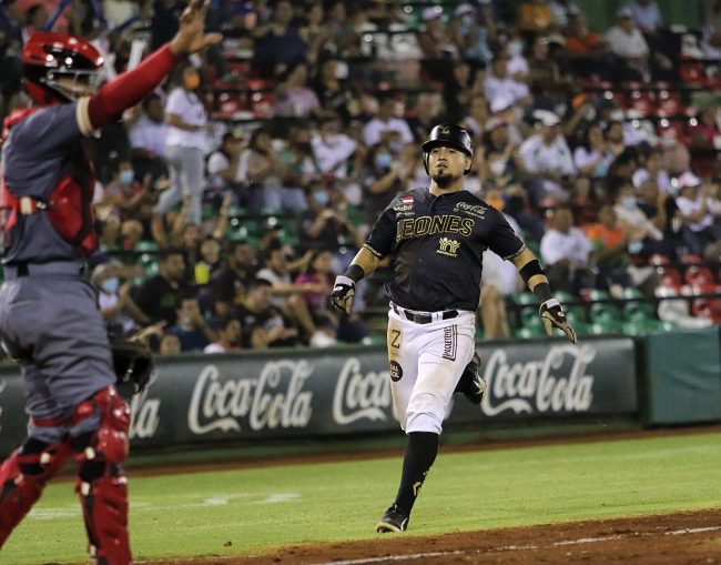 Leones de Yucatán vs. Piratas de Campeche, 15 juego para ambos, 3o de la serie, serie para los Leones, 16×6 10 del 080522, Norberto Obeso