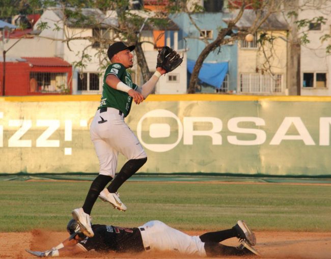 Olmecas de Tabasco vs. Piratas de Campeche, juego 21 de los Piratas, 3o de la serie, serie para los Olmecas, Olmecas de visitantes, 3×1, 2 del 150522 en Macuspana, Edwin García