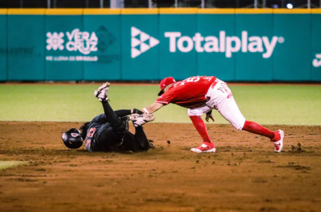 Piratas de Campeche vs. Águila de Veracruz juego 12, 3o de la serie, 2o doble cartelera, serie para Veracruz, 5×4 del 040522 en Veracruz