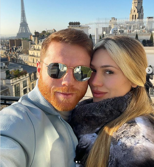 Saúl Canelo Álvarez con su esposa María Fernanda en 2021 en París, mayo