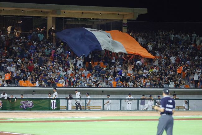 Tigres de QUintana Roo vs. Leones de Yucatán 19 juego de ambos, 1o de la serie, 3×2 del 140522 en Cancún, juego reinauguración del estadio beto ávila
