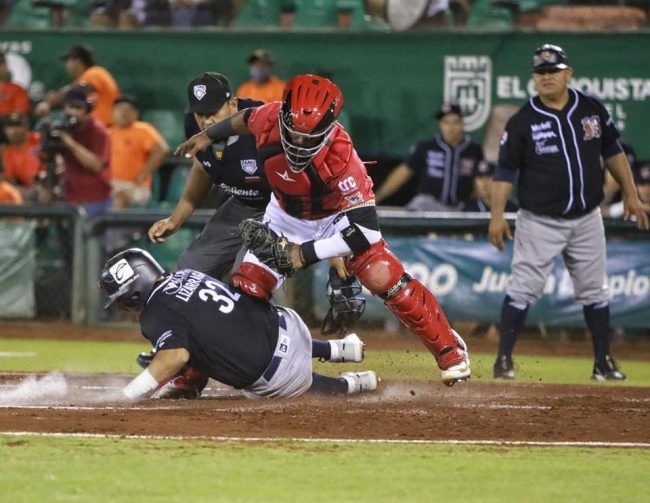 Tigres de Quintana Roo vs. Piratas de Campeche juego 18 para ambos, 3o de la serie, serie para los Tigres, 9×4 del 120522 en Mérida José Lizárraga anotando