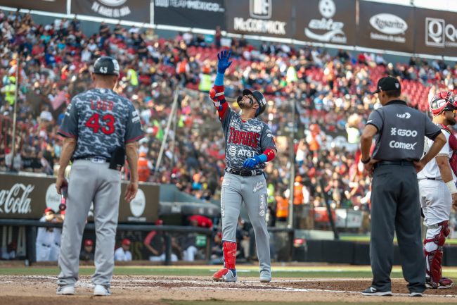 Toros de Tijuana vs. Piratas de Campeche, juego 33, 3o de la serie, limpia en favor de Tijuana, Piratas jugando como locales, 13×2, del 290522 en Tijuana, Félix Pérez, anotando