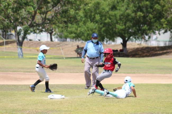 béisbol infantil incidental