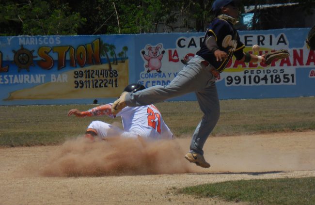liga motuleña El papayero Raúl Herrera llega barrido a la segunda colchoneta