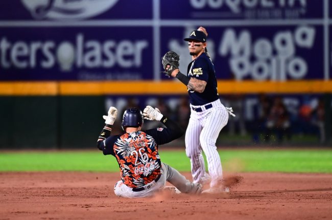 Acereros de Monclova vs. Tigres de Quintana Roo, juego 46, 1o de la serie, 4×2 del 140622 en Monclova, Juan Pérez con Alexis Wilson