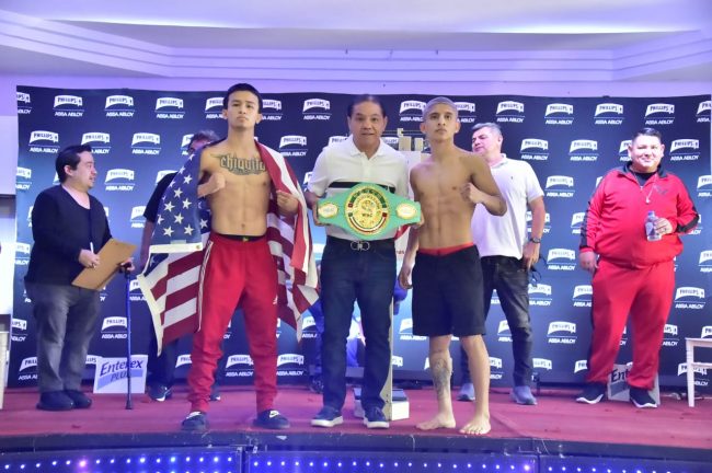 Francisco Pulga Araujo pesaje vs. Jesús Haro, por el campeonato juvenil del CMB del 030622 en Ciudad Neza con Jacob Najar, Jorge Puga Valle y Humberto Chiquita González