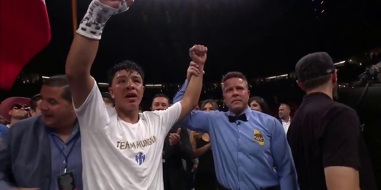 Jaime Munguía vencedor de Jimmy Kelly, gko según reglas californianas, debió ser kot en 5, del 110622 en Anaheim