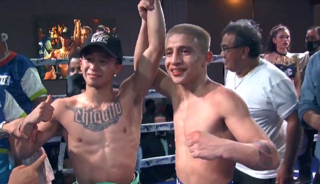 Jesús Haro vencedor de Francisco Pulga Araujo gdd 10 ganó título juvenil mínimo del CMB del 040622 en Ciudad Neza, salón Marbet, Araujo perdió el invicto