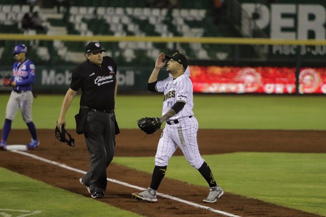 Leones de Yucatán vs. Acereros de Monclova, juego 50, 2o de la serie, serie empatada, 1×0 del 220622 en Mérida, Yoanner Negrín abridor y ganador 4-2