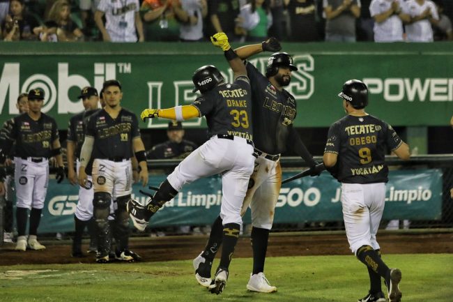 Leones de Yucatán vs. Águila de Veracruz, juego 48, 3o de la serie, serie para los Leones, 12×1, 10 del 160622 en Mérida, Art Charles