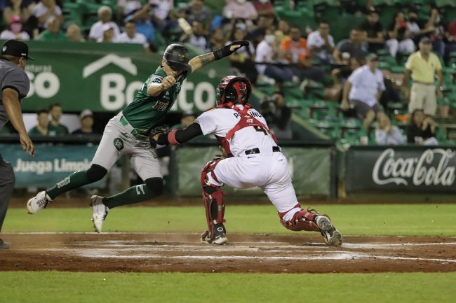 Leones de Yucatán vs. Piratas de Campeche, Juego 36 para ambos, 2o doble cartelera, 3o de la serie, serie para los Leones, 1×0, 3 del 020622 en Mérida, piratas como locales, buena foto