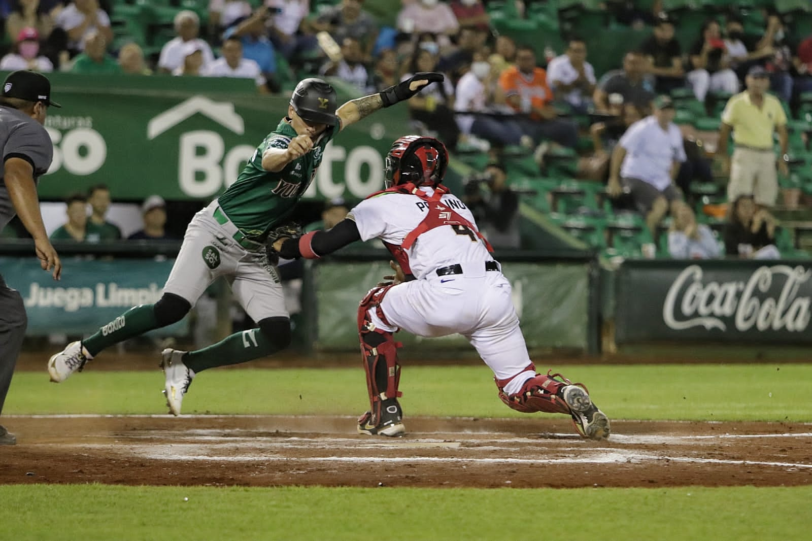 Los Leones ganan su segunda serie al hilo, con otra blanqueada: 1x0