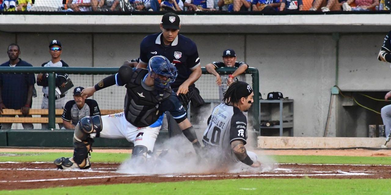 Sultanes de Monterrey vs. Tigres de Quintana Roo, juego 45, 3o de la serie, barrida para los Sultanes, 6×3 del 120622 en Cancún, Sebastián Elizalde barriéndose
