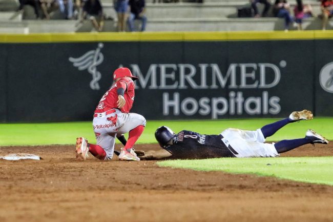 Águila de Veracruz vs. Tigres de Quintana Roo, juego 88, 1o doble cartelera, 1o de la serie, 5×3, 1 del 060822 en Cancún, Alex Robles barriéndose
