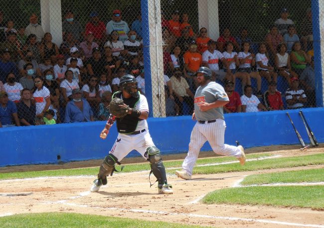 El equino Irving Moguel el puesto fuera en home en doble matanza liga motuleña