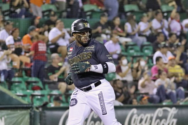 Leones de Yucatán vs. Águila de Veracruz, juego 86. 3o de la serie, 7×2, del 040822 en Mérida, Yadir Drake