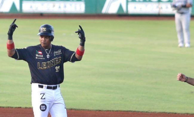 Leones de Yucatán vs. Rieleros de Aguascalientes, juego 72, 3o de la serie, serie para los Leones, 4×3, 1 del 170722 en Mérida, Starlin Castro