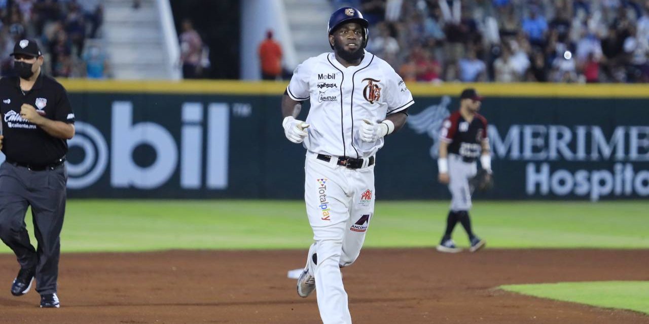 Tigres de Quintana Roo vs. Olmecas de Tabasco, 3er juego de play off, tigres 2-1, 5×3 10 del 130822 en Cancún, Olmo Rosario buena foto, dio dos jonrones