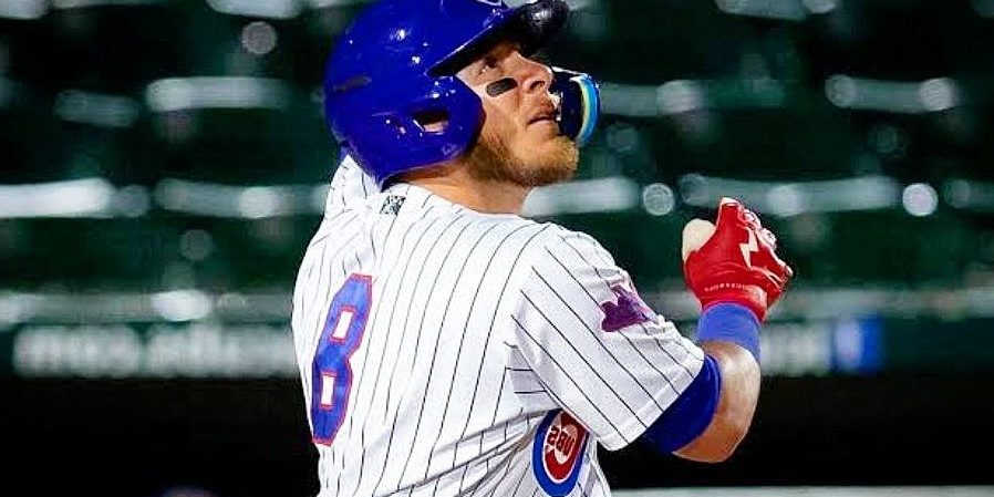 Esteban pony quiroz con uniforme de los Cachorros