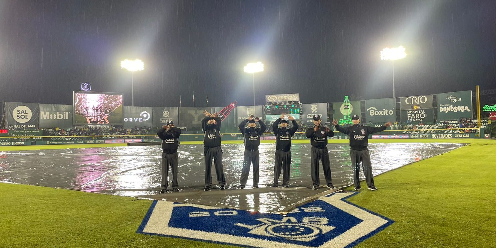Leones de Yucatán vs. Sultanes de Monterrey, juego 3, Serie del Rey, pospuesto por lluvia…no llegó a iniciar, del 130922 en Mérida