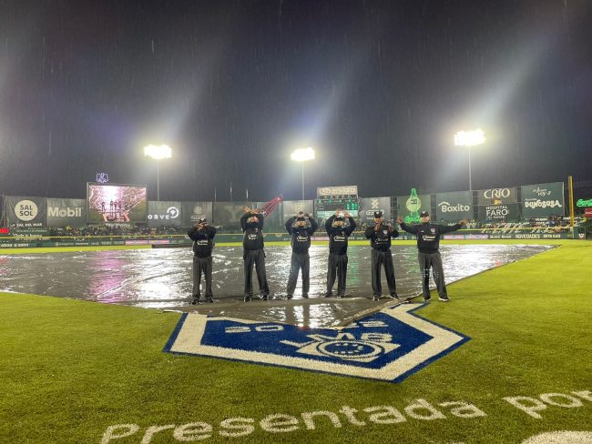 Leones de Yucatán vs. Sultanes de Monterrey, juego 3, Serie del Rey, pospuesto por lluvia…no llegó a iniciar, del 130922 en Mérida
