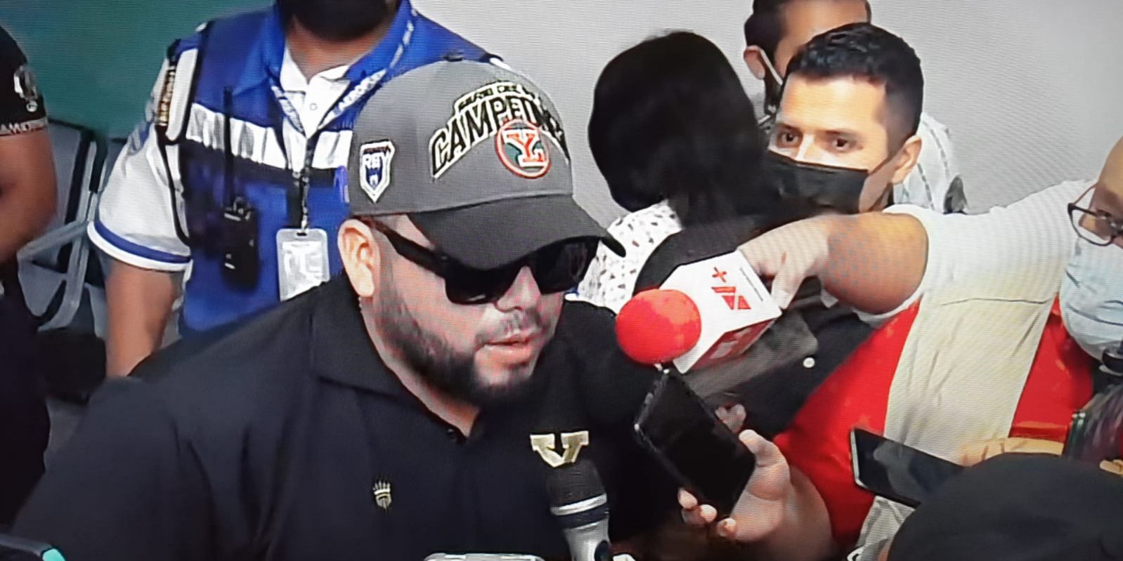 Luis Felipe Pepón Juárez, entrevistado al llegar al apto de Mérida tras ganar campeonato 2022, del 200922