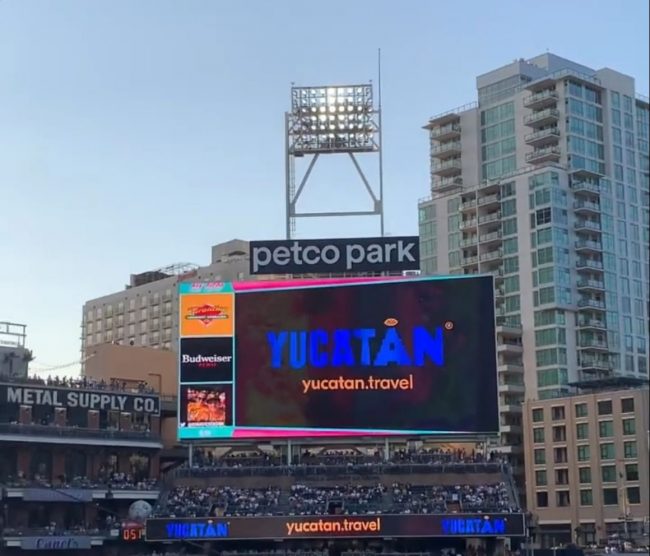 Michel Fridman Hirsch visita al petco park de San Diego, 1 del 080922 en San Diego