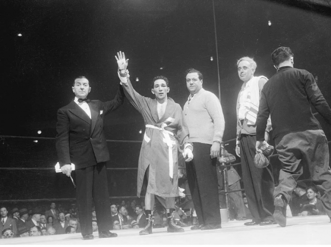 Willie Pep triunfador, muy buena foto