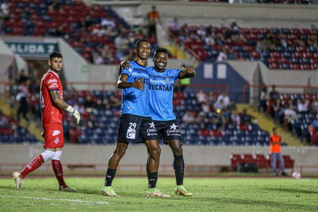 Cimarrones de Sonora empatan con los Venados de Yucatán, fecha 17, última del torneo, 6 del 121022 en Hermosillo, Sleyther Lora y Félix Micolta