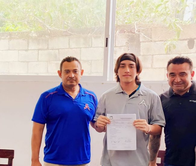 Cristopher Castilla, firma con los Acereros de Monclova, del 191022