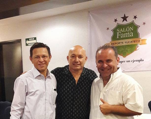 Juan José Pacho con Mario Peniche Gorocica y Russell Gutiérrez Canto, del 190316 hotel castellano