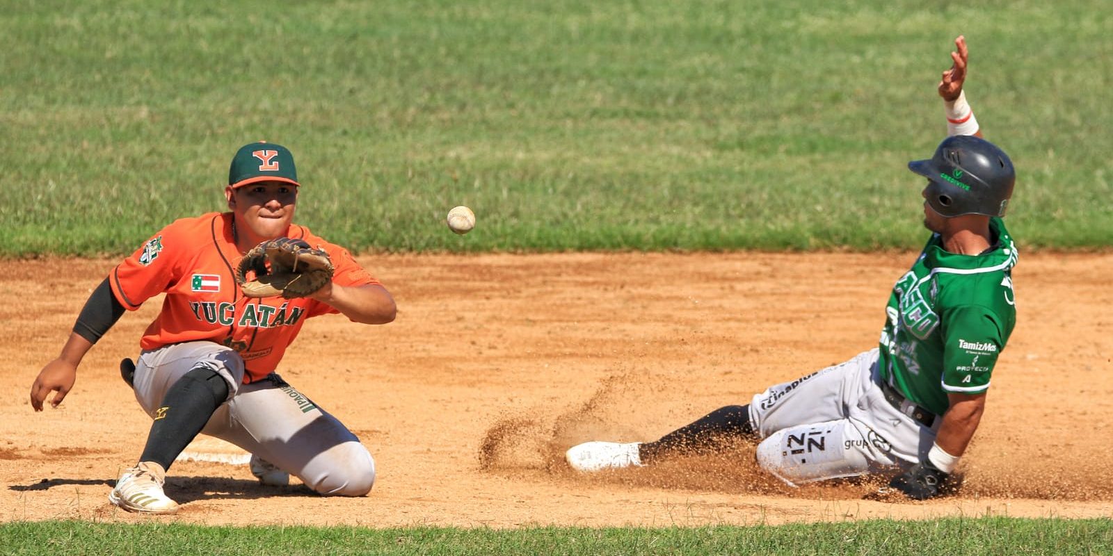 Olmecas-Mariachis vs. Leones de Umán, liga invernal 12×8, del 271022 en Umán