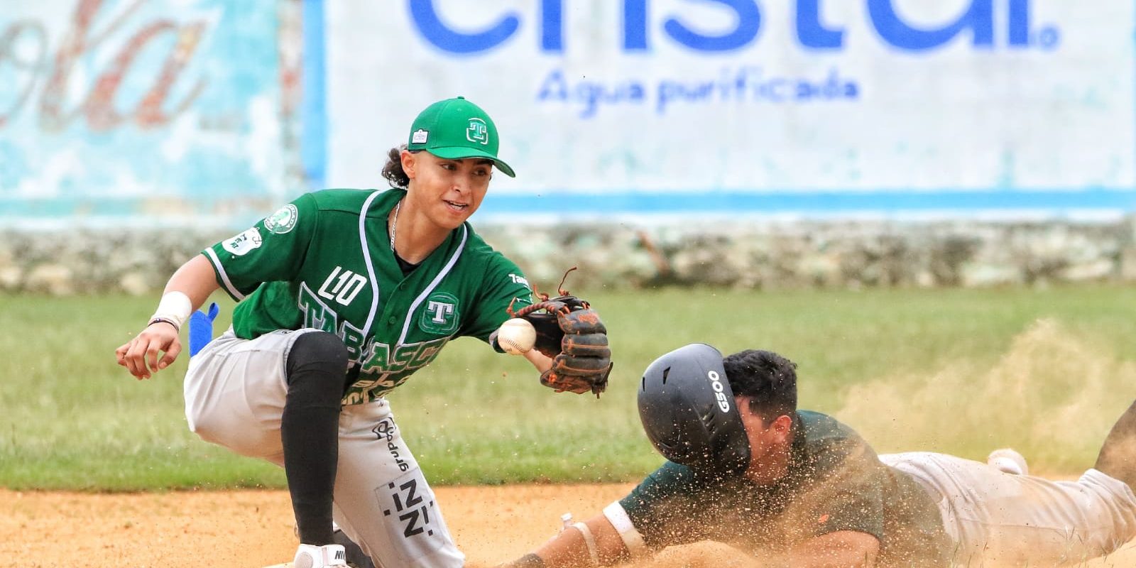 Olmecas Mariachis vs. Leones de Yucatán estreno liga invernal, 8×3, 3 del 131022 en Umán