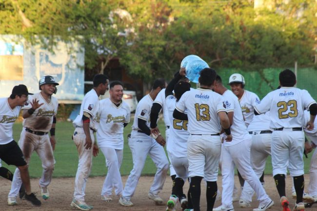 Bravos de Chicxulub Pueblo vs. Venados de la Marista, 4a semana, 1o de la serie, 10×9 en el 10o inning, del 261122 en Cordemex
