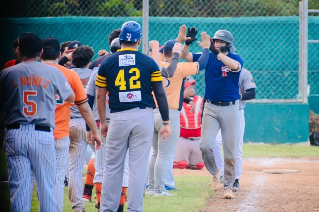 Jorge Manzano, felicitado, liga motuleña