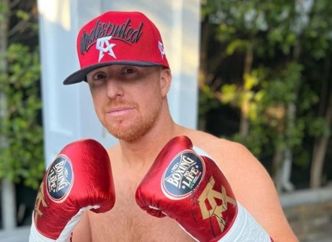 Justin Turner, 3a base de los Dodgers, disfrazado como Saúl el Canelo Álvarez