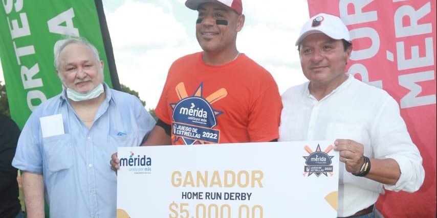 Carlos Rodríguez, ganador del Derby de Jonrones de la Liga Meridana torneo 2022-2023 2 del 171222 en Cordemex con Russell Gutiérrez Vales y Jesús Aguilar Aguilar