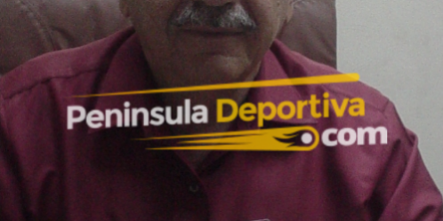 Herbé Rodríguez Abraham con boleto del juego perfecto de la Serie Mundial de 1956 fotografía de 2008.JPG con marca de agua