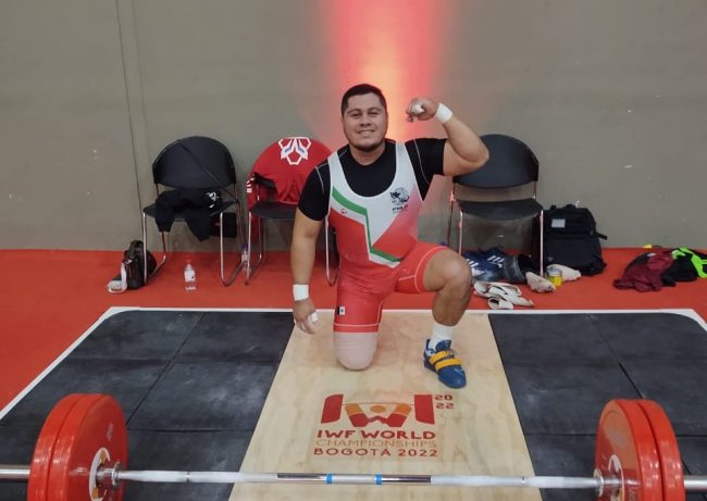 José Luis López Carpizo primer mexicano en pesar menos de 100 kilos en levantar 200 kilos, del 121222 en Mundial de Pesas de Colombia