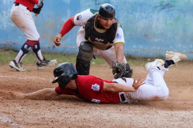 Venados de la Universidad Marista vs. Zorros de Pacabtún, 6a fecha, 2o de la serie, serie empatada, 7×2, 3 del 111222 en Chichí Suárez
