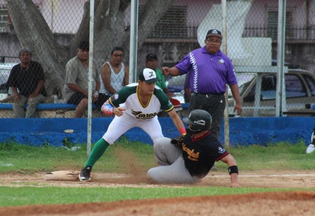 Zorros de Pacabtún vs. Bravos de Chicxulub Pueblo, 5a semana liga meridana, 1o de la serie, 9×4, del 031222 en Pacabtún