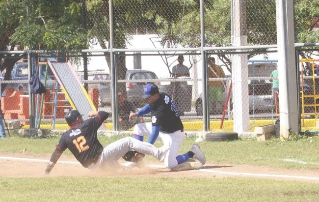 Azulejos de la Dolores Otero vs. Bravos de Chicxulub, 8a semana, 2o de la serie, 13×10, del 311222 en la Dolores Otero