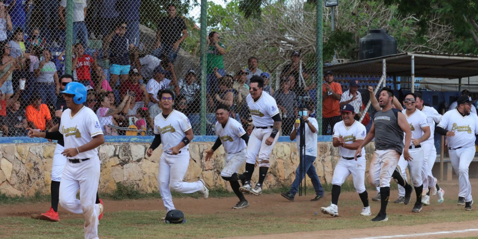Bravos de Chicxulub Pueblo vs. Azulejos de la Dolores Otero, 2o de la serie, serie para los Bravos, califican a la final, destronan a la Dolores, 5×4, 1 del 220123 en Cordemex
