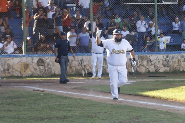 Bravos de Chicxulub vs. Zorros de Pacabtún, 1oa semana, 2o de la serie, serie para los Bravos, 3×1, del 150123 en Cordemex, Fabián Buffy Segovia jonrón en la salida mete a los Bravos a su 1er play off