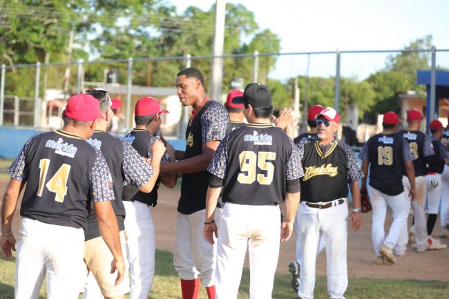 Diablos de la Bojórquez vs. Venados de la Universidad Marista 8a semana, 2o de la serie, 14×5 1 del 311222 en Chichí Suárez