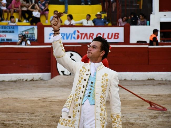 Fauro Aloi, triunfador primera corrida de 2023 en Mérida, del 010123 en la Plaza de Toros Mérida