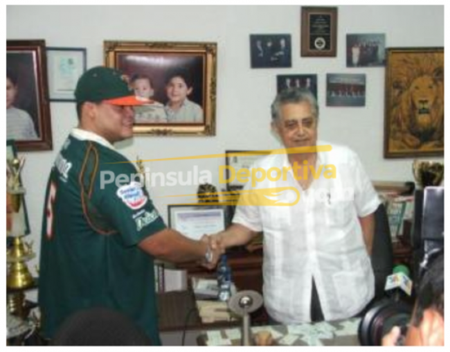 Gustavo Ricalde Durán con Fernando Valenzuela jr. última foto en vida pública