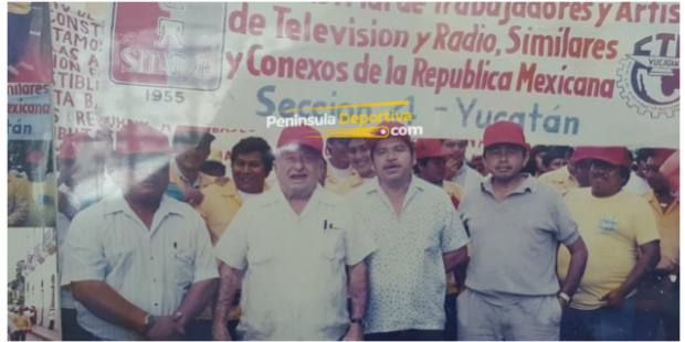 Jorge Primo Abraham Rodríguez foto con compañeros sindicalistas, con marca de agua