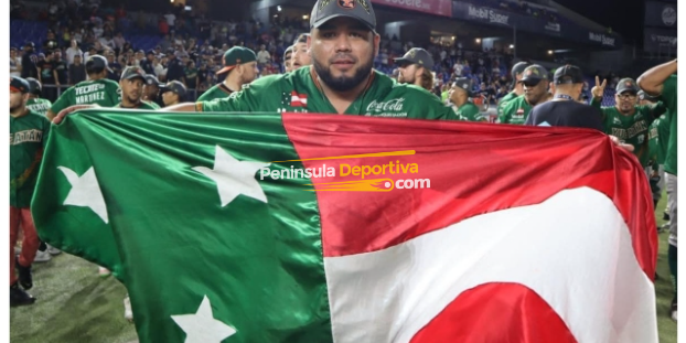 Luis Felipe Pepón Juárez con bandera yucateca con marca de agua